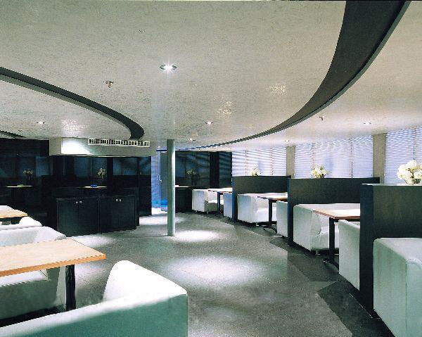 特色小酒吧裝修設(shè)計(jì)欣賞 時(shí)空隧道酒吧帶你玩穿越