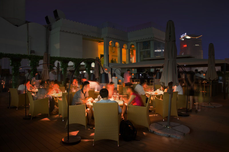 北京三里屯優(yōu)雅迷人的露天酒吧設(shè)計圖欣賞