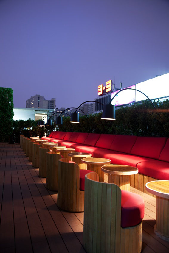 北京三里屯優(yōu)雅迷人的露天酒吧設(shè)計圖欣賞