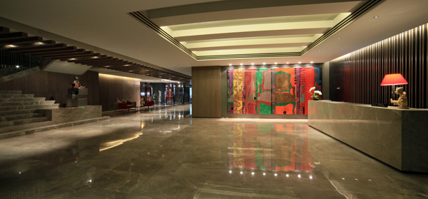 祝賀中國西部首家五星級全套房時(shí)尚酒店正式開業(yè)迎賓