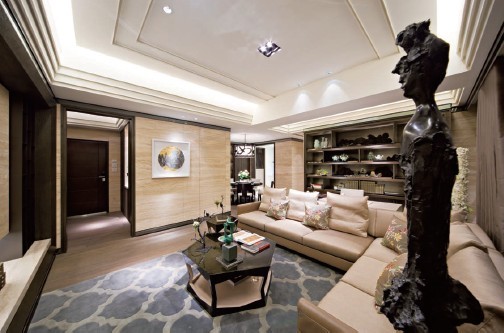 　　設計概念居家形態(tài)的構(gòu)成，表現(xiàn)出居住者對自我生活的期盼與想象，本案設計重點強調(diào)空間與人之間的緊密依存關(guān)系，主要特色是以機能作為出發(fā)點，沒有過度的裝飾，強調(diào)不夸耀的整體設計與繁復細節(jié)的重現(xiàn)；動線強調(diào)生活機能之流暢感，運用視覺穿透建材及語匯，延展多樣化單元空間。