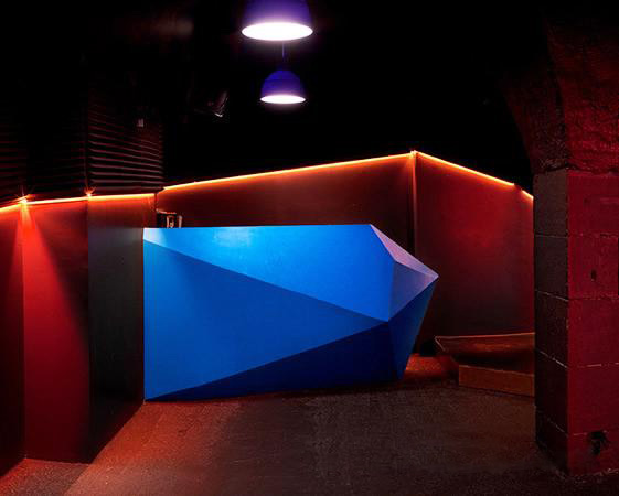 時尚前衛(wèi)   法國斯特拉斯堡俱樂部酒吧設計說明