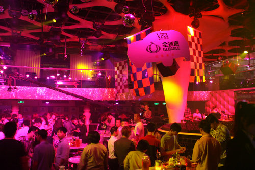 個(gè)性酒吧設(shè)計(jì)經(jīng)營(yíng)新策略:酒吧車展強(qiáng)強(qiáng)聯(lián)手