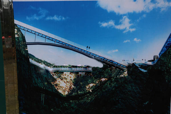 中國最炫的800米懸崖酒店 出入坐直升機(jī)