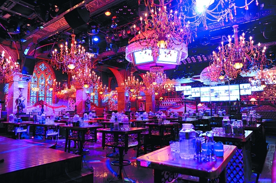 祈福雅安 鄭州上上酒吧義演募捐賑災(zāi)