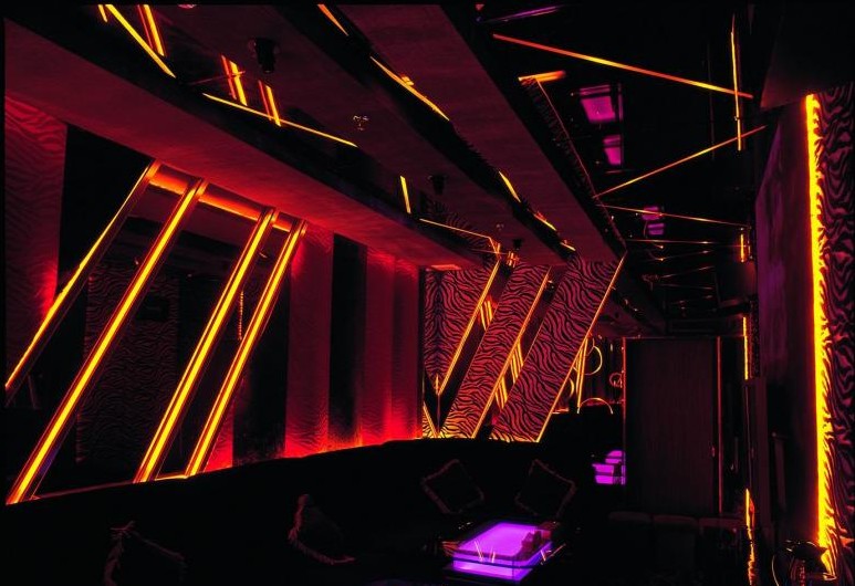 動(dòng)感時(shí)尚 金都夜總會(huì)設(shè)計(jì)案例欣賞