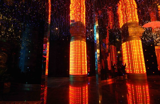 KTV設(shè)計巧妙利用光影結(jié)合打造動感娛樂空間