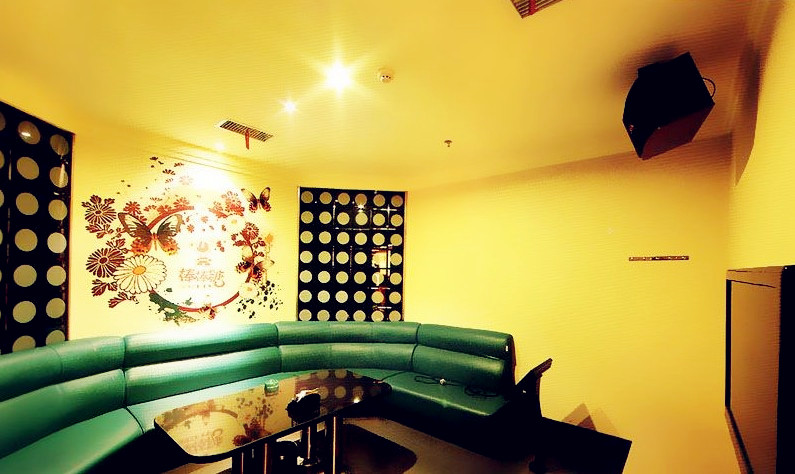 炫酷新潮 武漢棒棒糖量販KTV設(shè)計案例欣賞