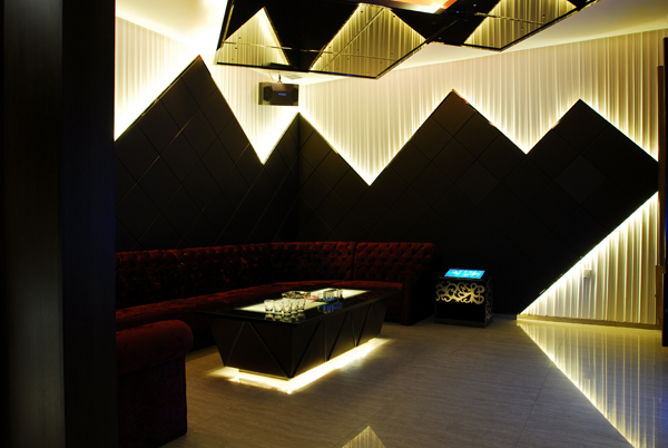 新天地KTV設(shè)計(jì)案例賞析 取傳統(tǒng)裝飾設(shè)計(jì)之&ldquo;形&rdquo;&ldquo;神&rdquo;