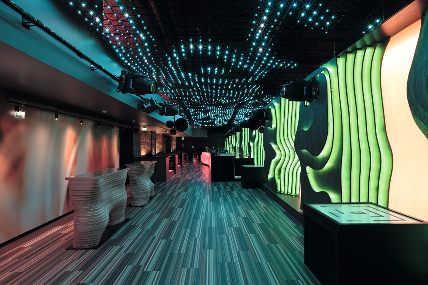 娛樂會所如何利用燈光設計創(chuàng)造空間氣氛