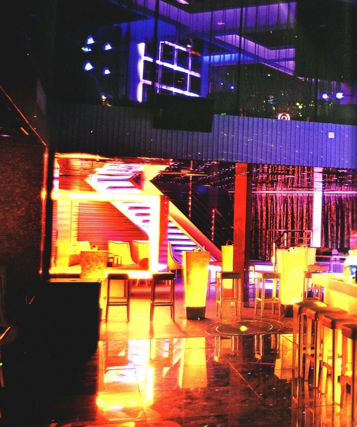 強烈的戲劇性效果 深圳星座傳奇夜總會設(shè)計