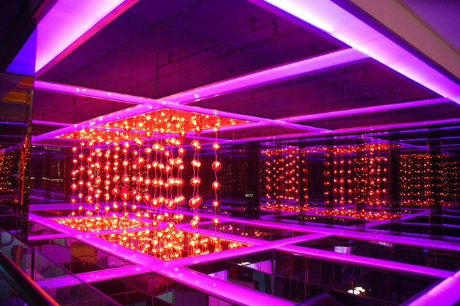 東莞KAKA量販?zhǔn)終TV設(shè)計(jì)案例欣賞 感受夢(mèng)幻迷離之美