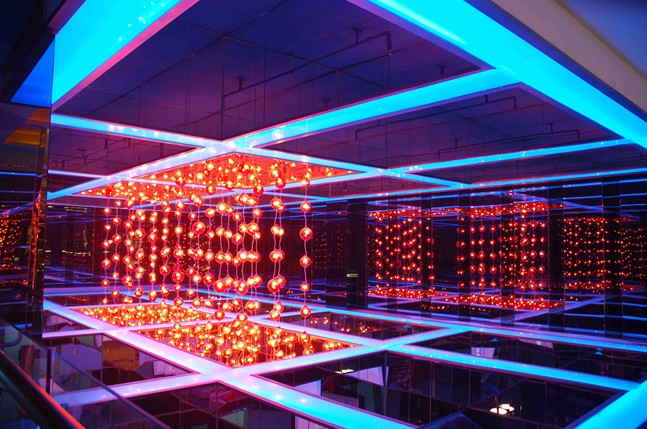 東莞KAKA量販?zhǔn)終TV設(shè)計(jì)案例欣賞 感受夢(mèng)幻迷離之美