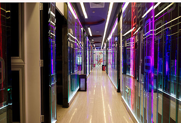 K歌首選之地 歡聚90量販?zhǔn)終TV設(shè)計(jì)效果圖賞析