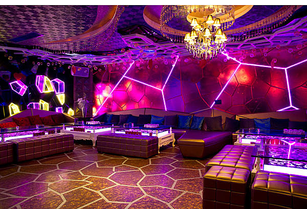 K歌首選之地 歡聚90量販?zhǔn)終TV設(shè)計(jì)效果圖賞析