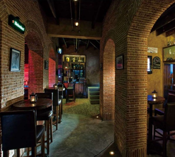 貝斯酒吧設(shè)計 飄彌著爵士樂風格的浪漫曲調(diào)