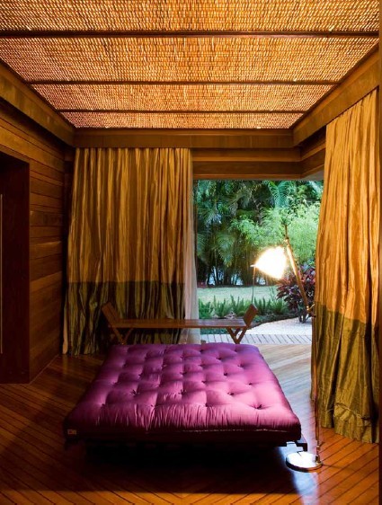 Leaf House 葉形屋頂水療spa