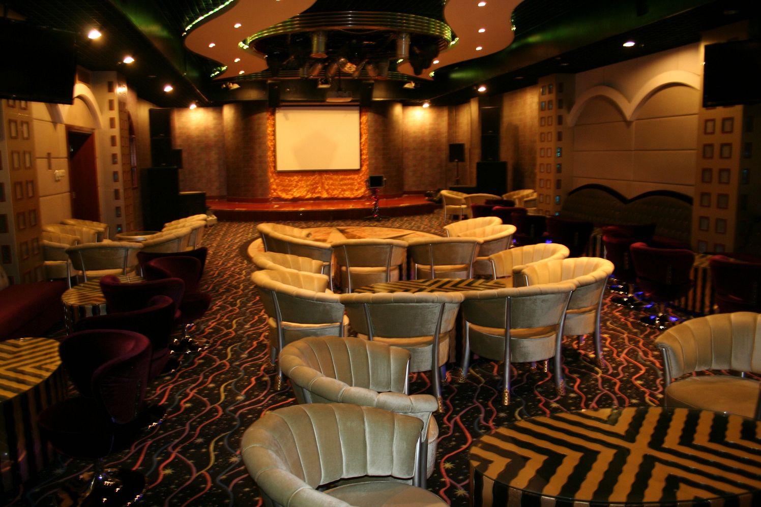 歌舞廳設(shè)計(jì)中的燈具及燈光布置