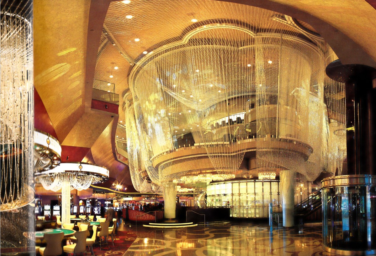 持續(xù)閃耀的魔幻空間 Chandelier酒吧設計