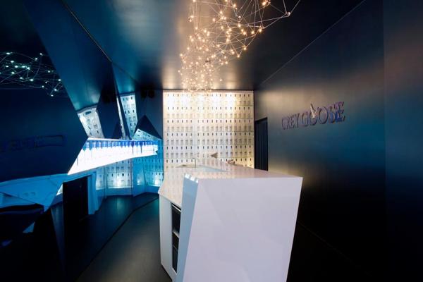 灰雁伏特加酒吧設(shè)計(jì) 盡情體會(huì)鏡面游戲的樂(lè)趣