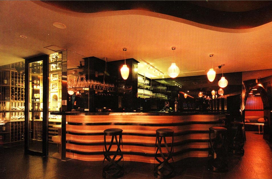 上海拉雷紅酒吧設(shè)計(jì) 卷起一圈情感漩渦