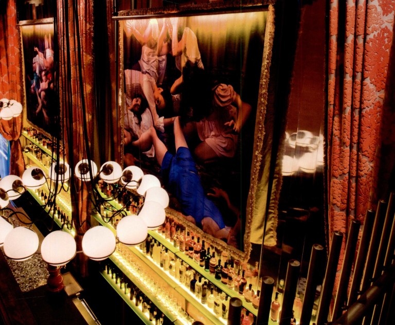 充滿大膽藝術(shù)的舊金山Gitane主題酒吧設(shè)計(jì)