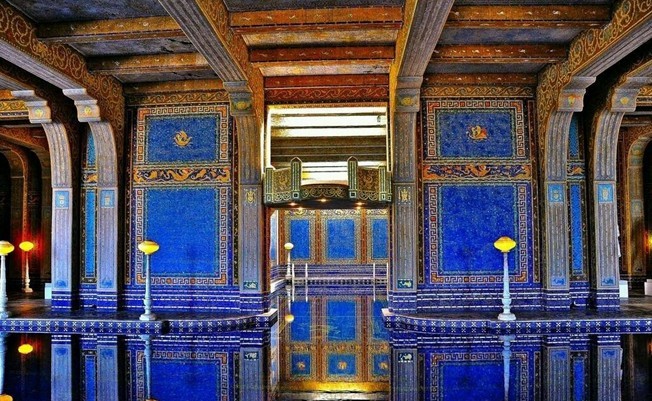 加州超級(jí)豪宅赫斯特城堡內(nèi)的游泳池