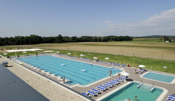 洗浴中心室內(nèi)泳池