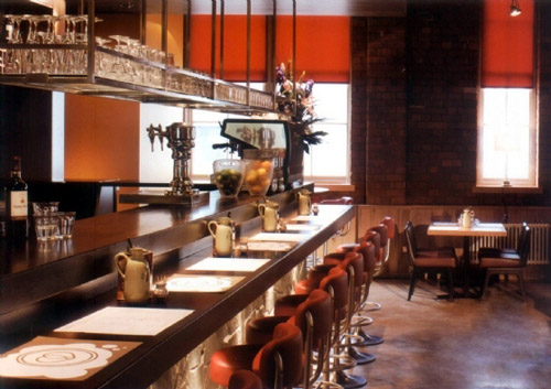 英國普拉提羅酒吧設計優(yōu)雅簡單 格調(diào)高雅迷人