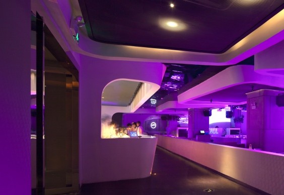 LEVEL CLUB酒吧設(shè)計 極簡主義帶出與眾不同的品位