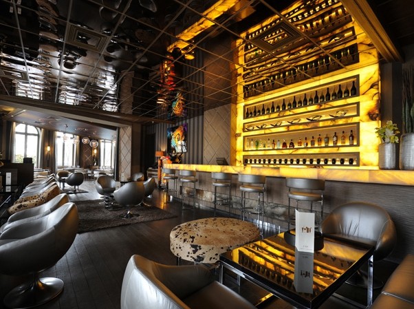 燈光跟著音樂節(jié)奏&ldquo;動(dòng)起來&rdquo; 巴黎圓弧夜場(chǎng)俱樂部設(shè)計(jì)