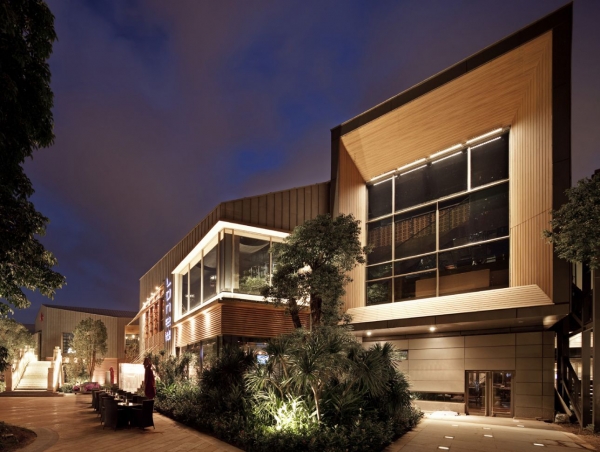 深圳市瀧愛酒吧設(shè)計(jì) 沖突的和諧美