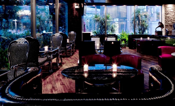 深圳市瀧愛酒吧設(shè)計(jì) 沖突的和諧美