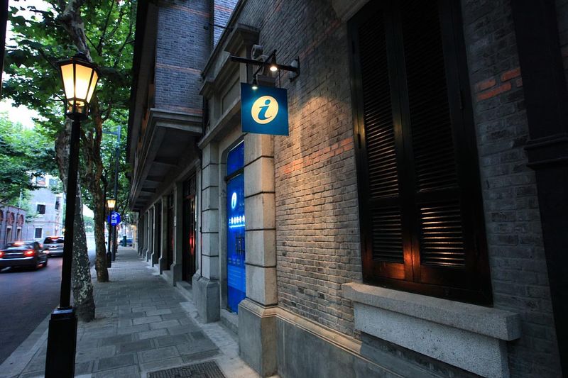 上海新天地街區(qū)式酒吧設(shè)計(jì)