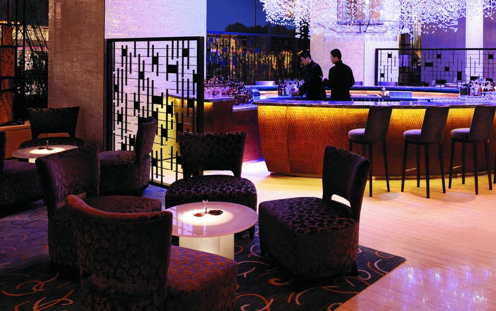 消費競爭促使酒吧燈光設(shè)計持續(xù)發(fā)展