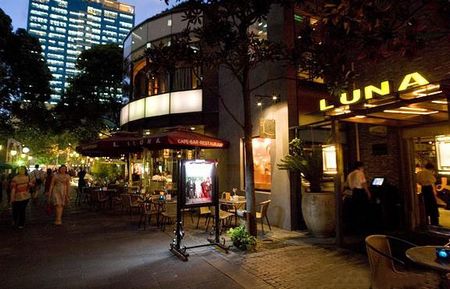 消費競爭促使酒吧燈光設(shè)計持續(xù)發(fā)展