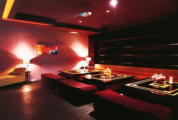 以簡(jiǎn)約流暢的設(shè)計(jì)凸顯個(gè)性 廣州知名俱樂部設(shè)計(jì)效果圖欣賞