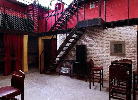 微波釋——北京798藝術(shù)村落里的酒吧設(shè)計(jì)