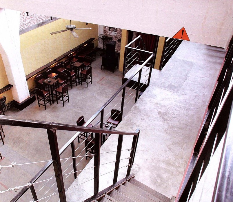 微波釋——北京798藝術(shù)村落里的酒吧設(shè)計(jì)