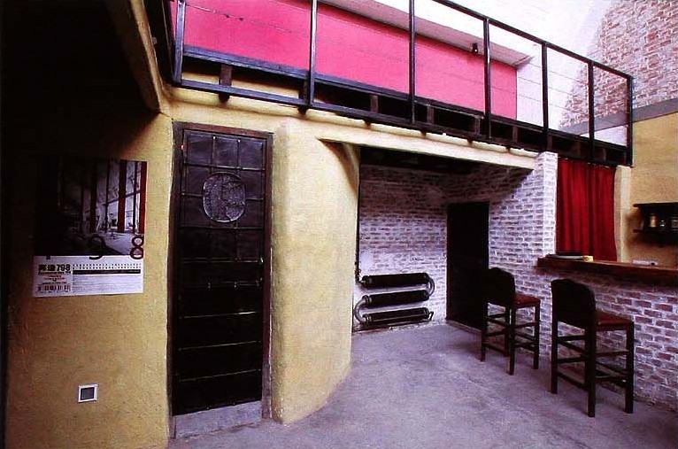 微波釋——北京798藝術(shù)村落里的酒吧設(shè)計(jì)