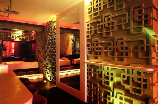 集中了各種鮮艷的顏色 MINT酒吧設(shè)計(jì)效果圖欣賞