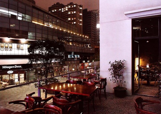 現(xiàn)代和傳統(tǒng)的對話 新天地K2 JAZZ酒吧設(shè)計高清圖