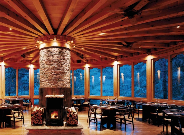 不丹帕羅烏瑪度假酒店設(shè)計(jì) 將當(dāng)?shù)氐淖匀毁Y源帶入室內(nèi)