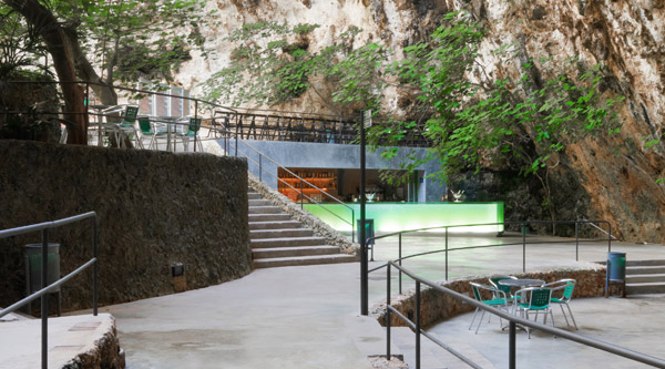 國(guó)外個(gè)性戶外酒吧設(shè)計(jì)案例  克里斯托港洞穴酒吧