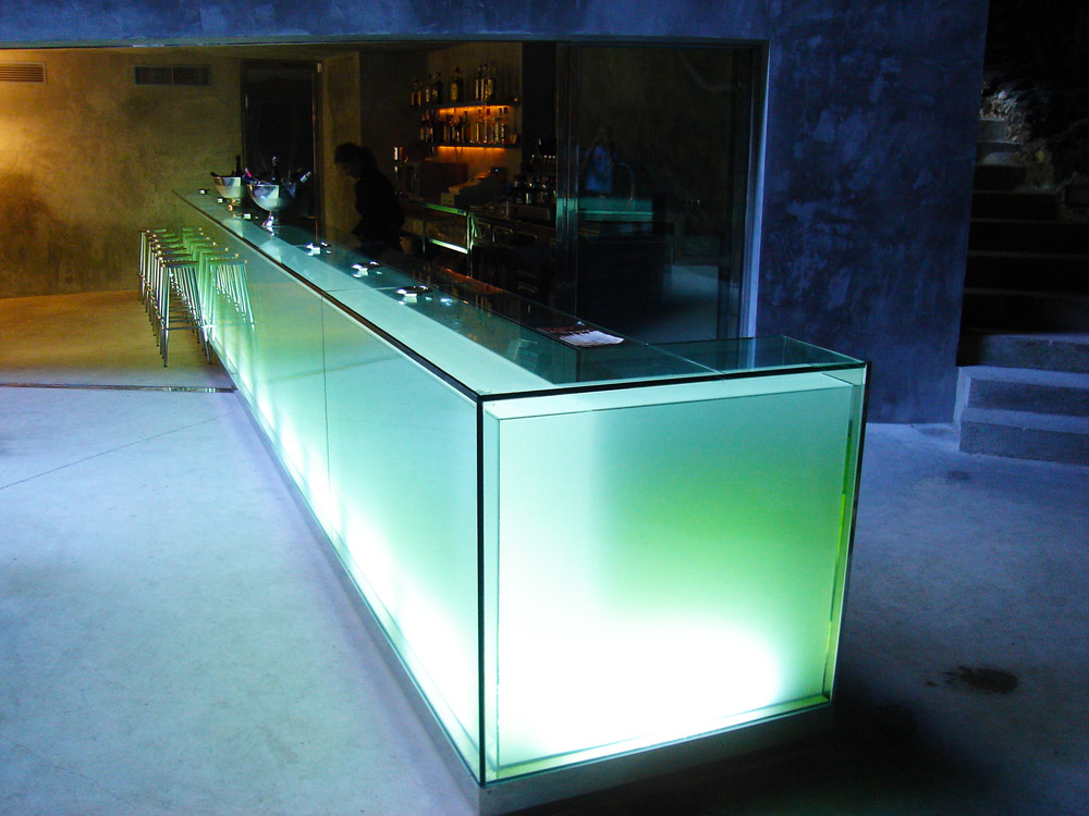 國(guó)外個(gè)性戶外酒吧設(shè)計(jì)案例  克里斯托港洞穴酒吧