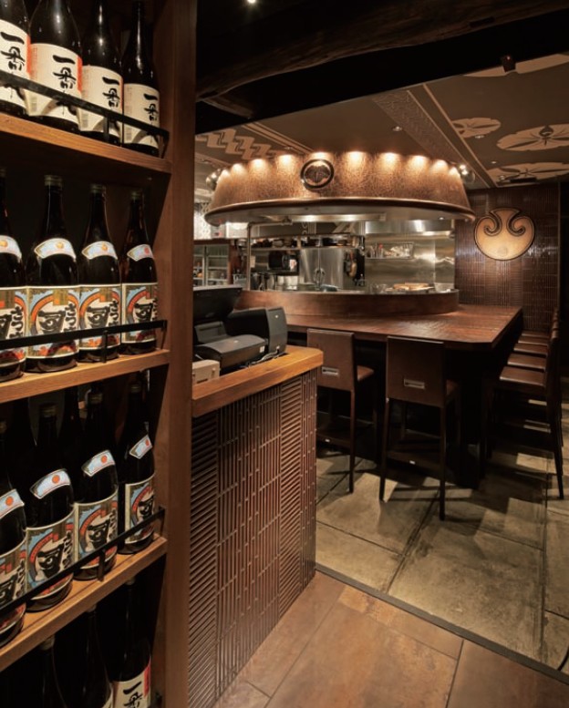 打通空間 日式主題酒吧吧臺(tái)設(shè)計(jì)欣賞