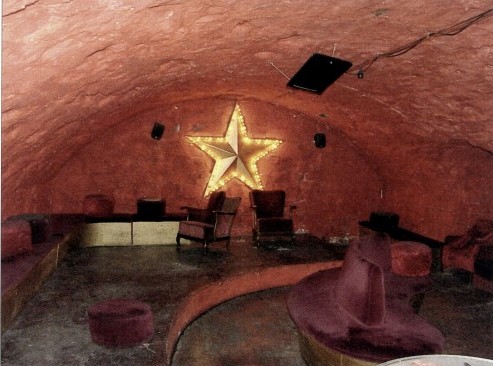 Red Cat俱樂部設計 彰顯酷的特性