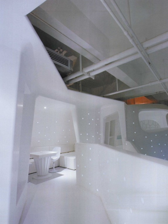 深圳“唇”酒吧設計 天馬行空的靜謐世界