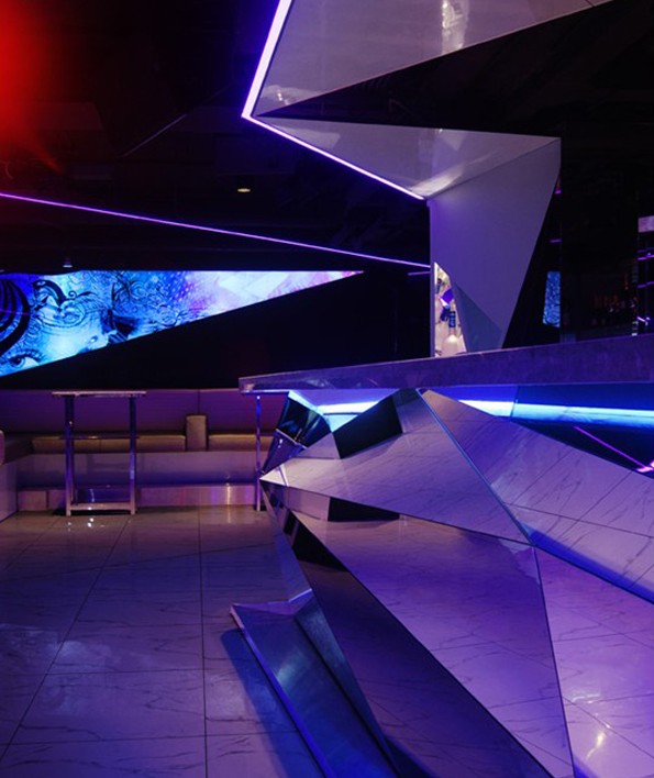 爆發(fā)及炫耀光芒 香港Nova酒吧設(shè)計(jì)