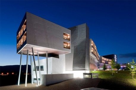 時(shí)尚簡(jiǎn)約風(fēng)格 葡萄牙查韋斯賭場(chǎng)度假酒店客房設(shè)計(jì)欣賞